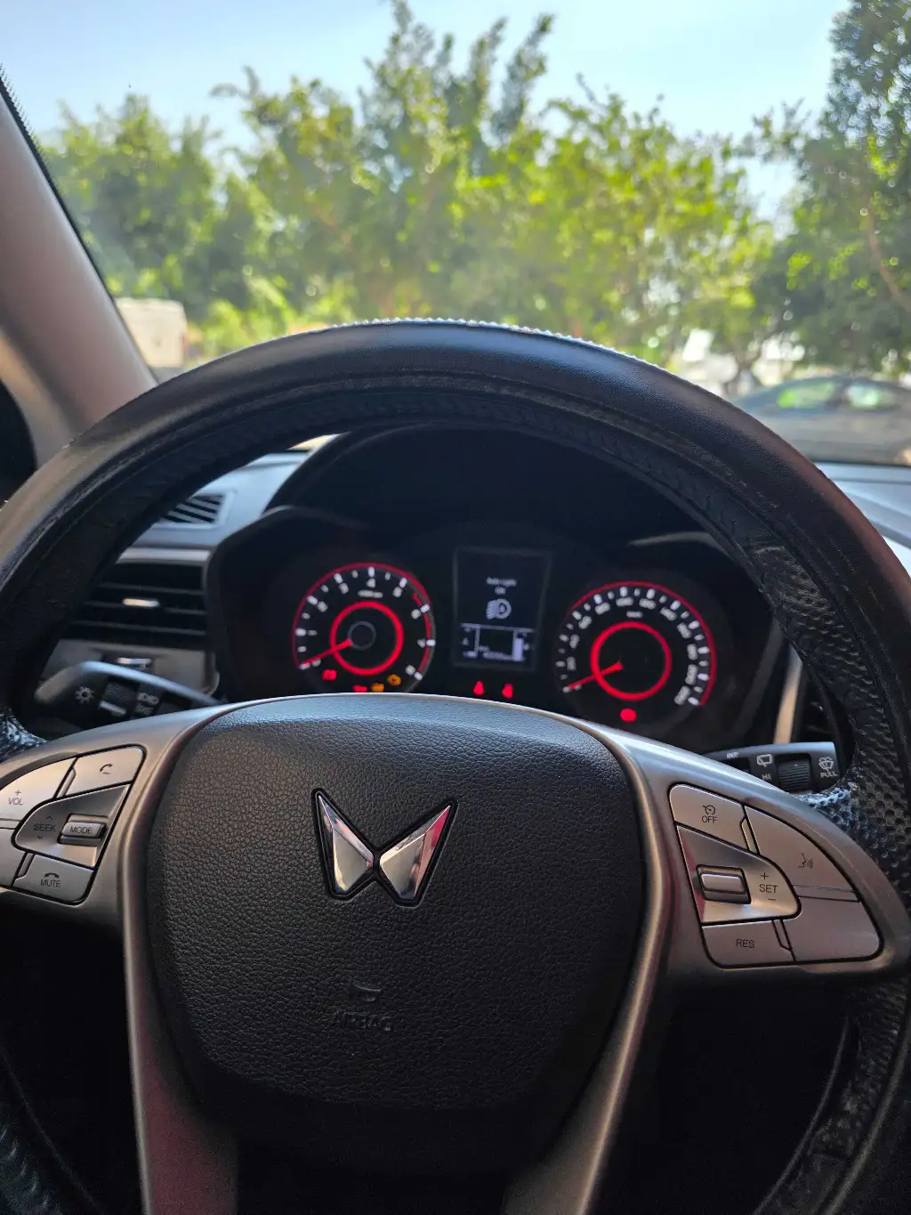 MAHINDRA XUV 300 W8