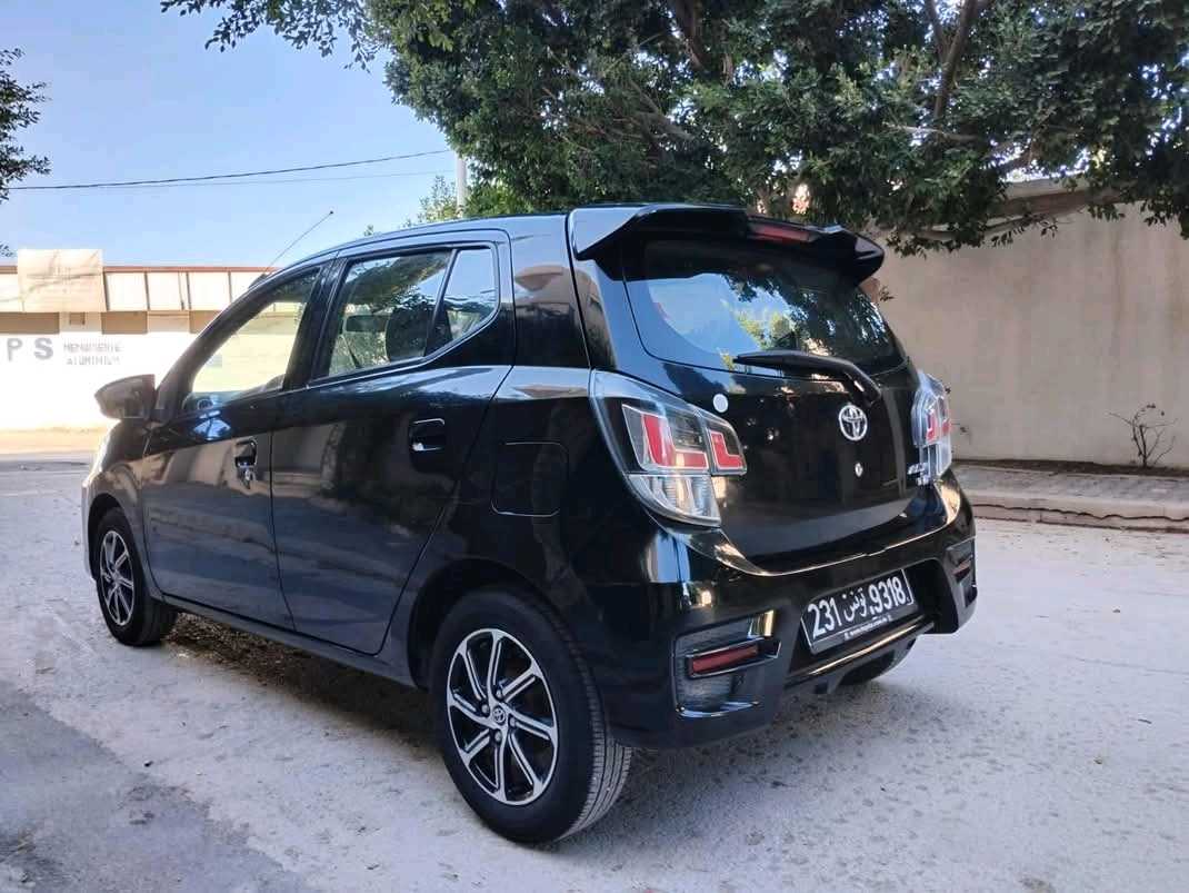 TOYOTA AYGO PREMIÈRE MAIN TRÈS PROPRE 