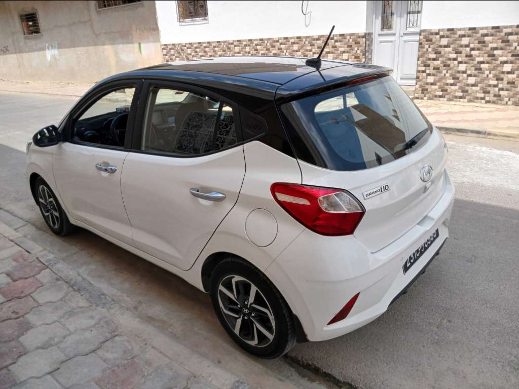 HYUNDAI GRANDE i10 1er main ESSENCE Tel 24 313 594 