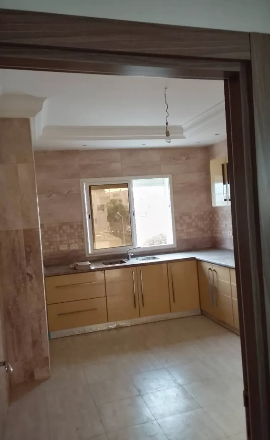 Location S3 vide à Borj Louzir