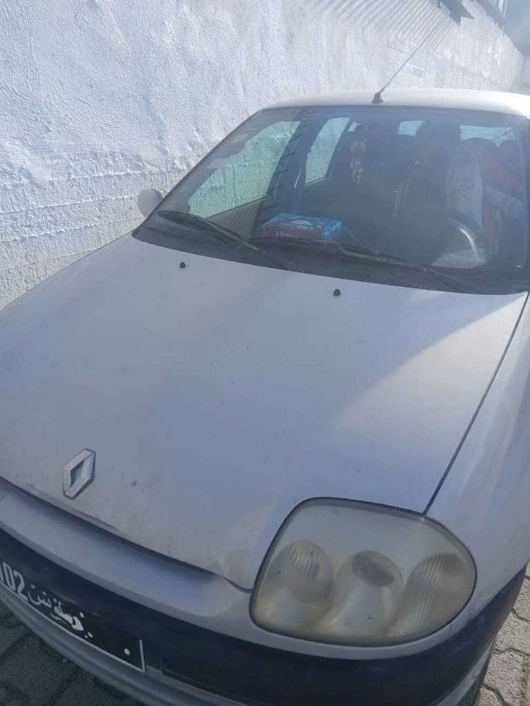 A vendre clio bombe première main 