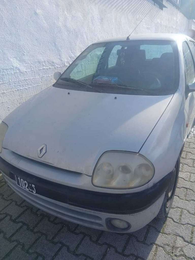 A vendre clio bombe première main 