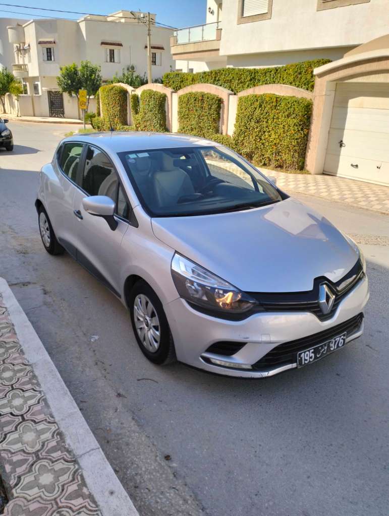 Renault Clio 4 Life.  1ère main sur carte grise