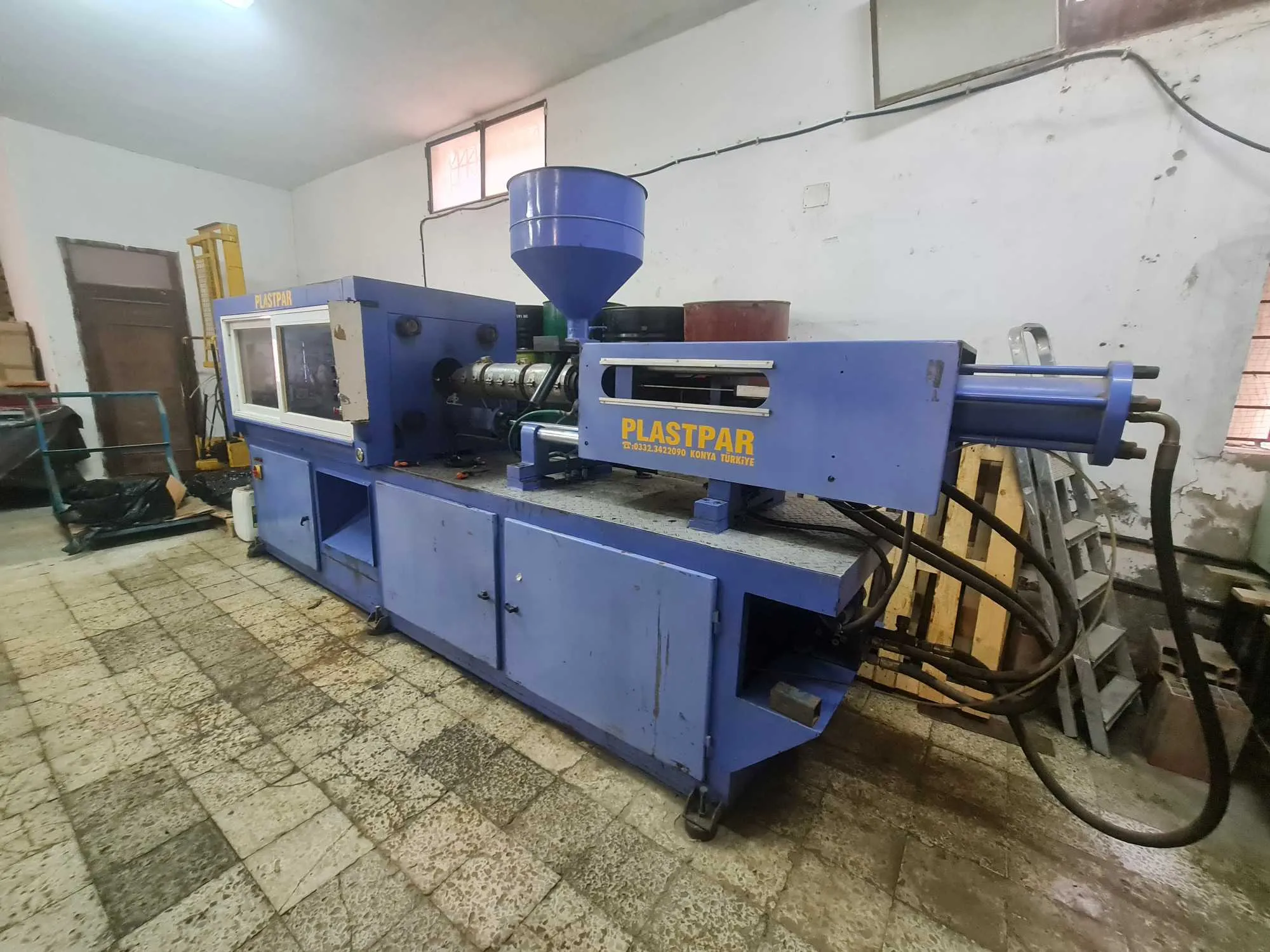 A vendre matériel pour atelier d'injection plastique