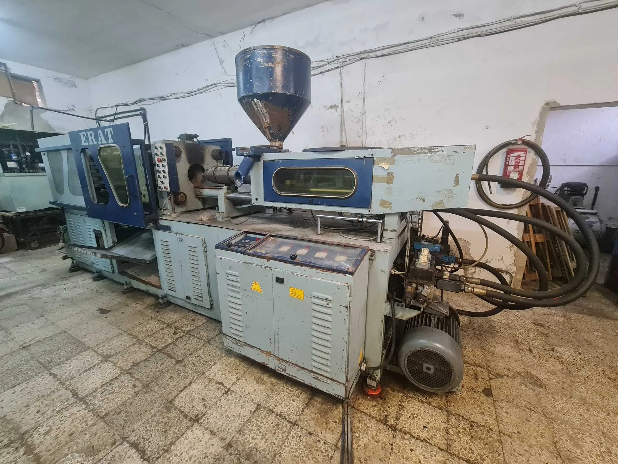 A vendre matériel pour atelier d'injection plastique