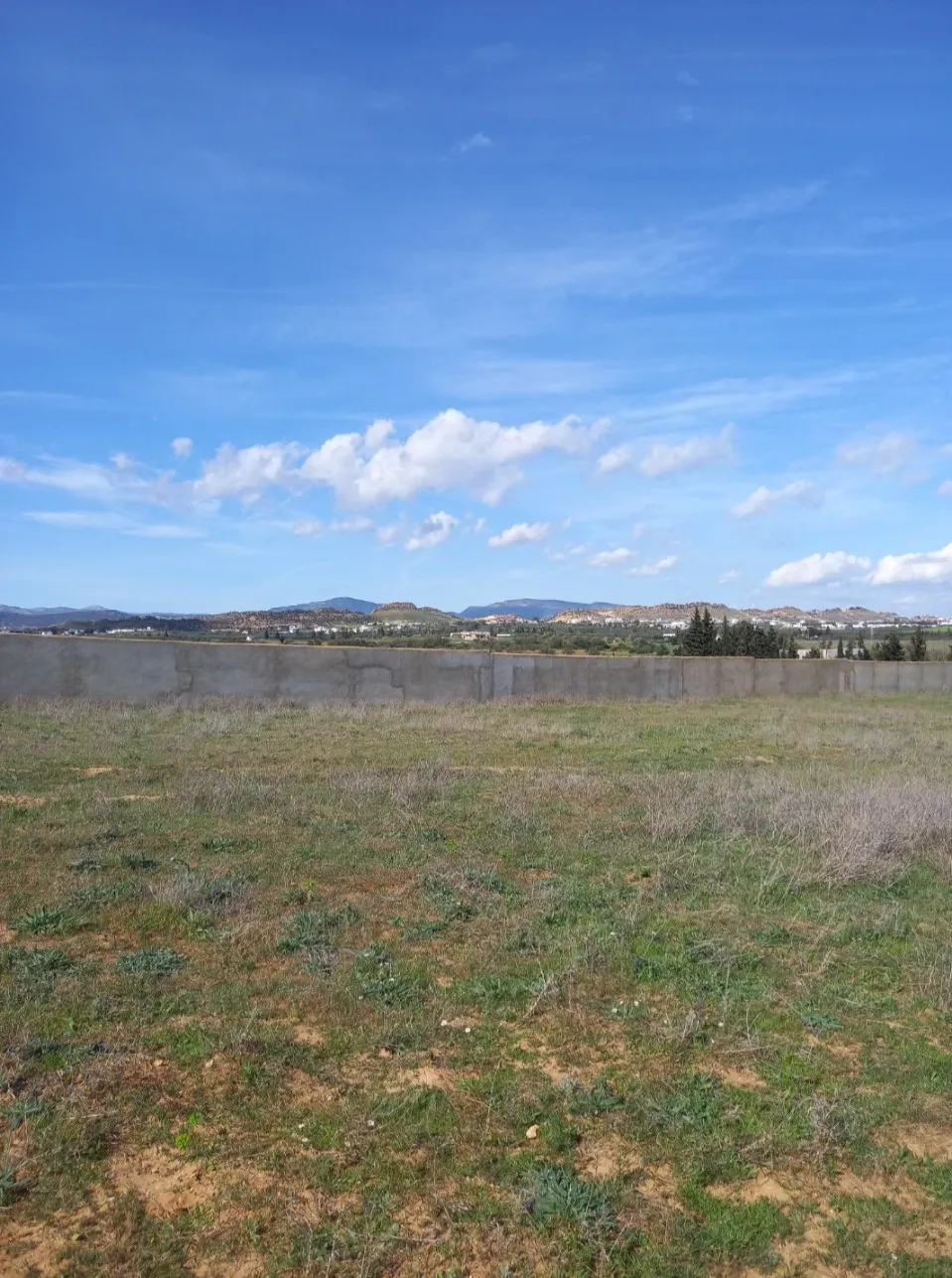 Forfait PRIX LARGEMENT NÉGOCIABLE Terrain de 8200m² entièrement clôturé à HAMMAMET 