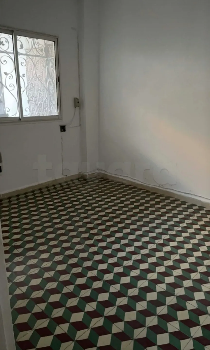 Location S3 vide à Cité El Khadhra 