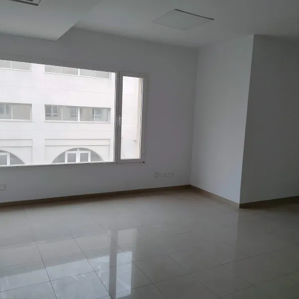 Joli bureau hall plus 3  au Berge du lac 1