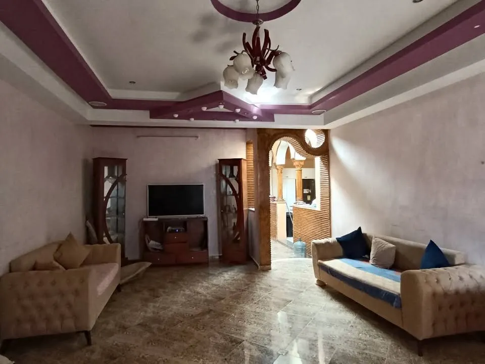 Une maison indépendante avec garage