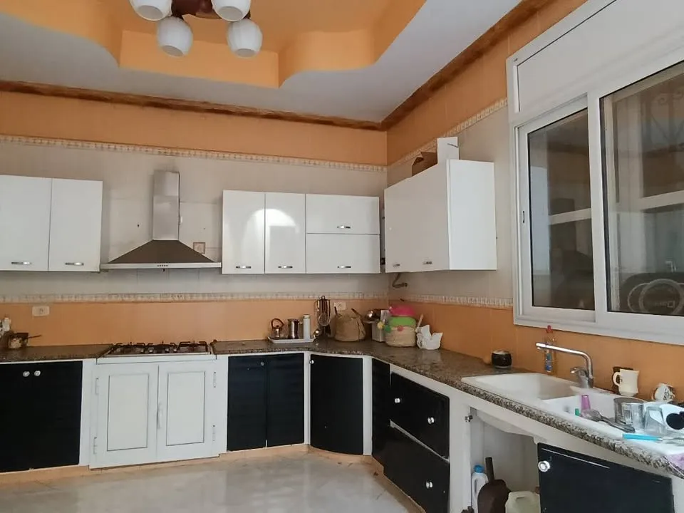 Une maison indépendante avec garage