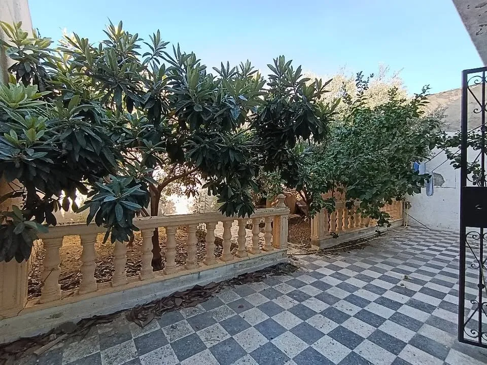 Une maison indépendante avec garage