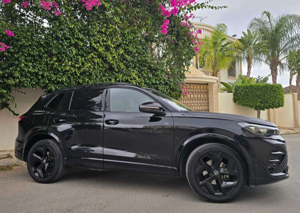🚘 Volkswagen Tiguan R Line 2024 40.000km 🚘
          🔁 on accepte l échange des voitures 