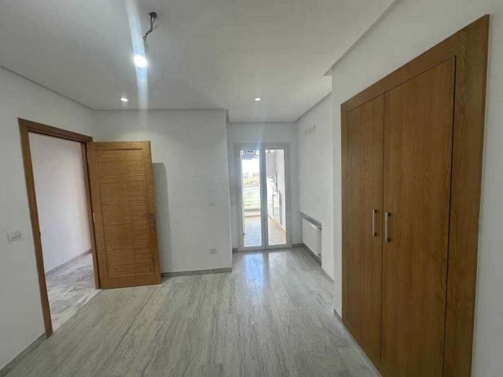 A vendre superbe appartement S+2 situé a sahloul 4