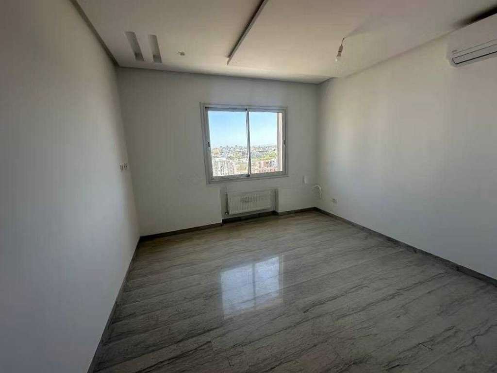 A vendre superbe appartement S+2 situé a sahloul 4