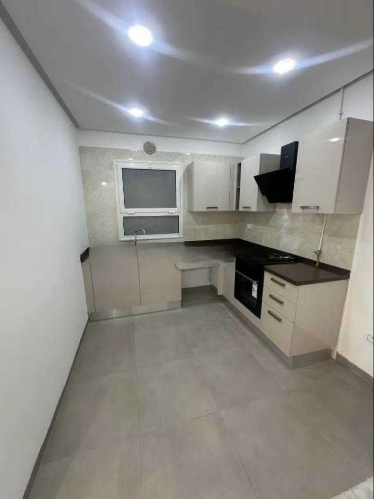 A vendre superbe appartement S+2 situé a sahloul 4