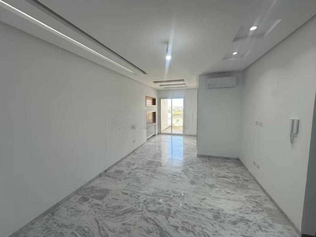 A vendre superbe appartement S+2 situé a sahloul 4