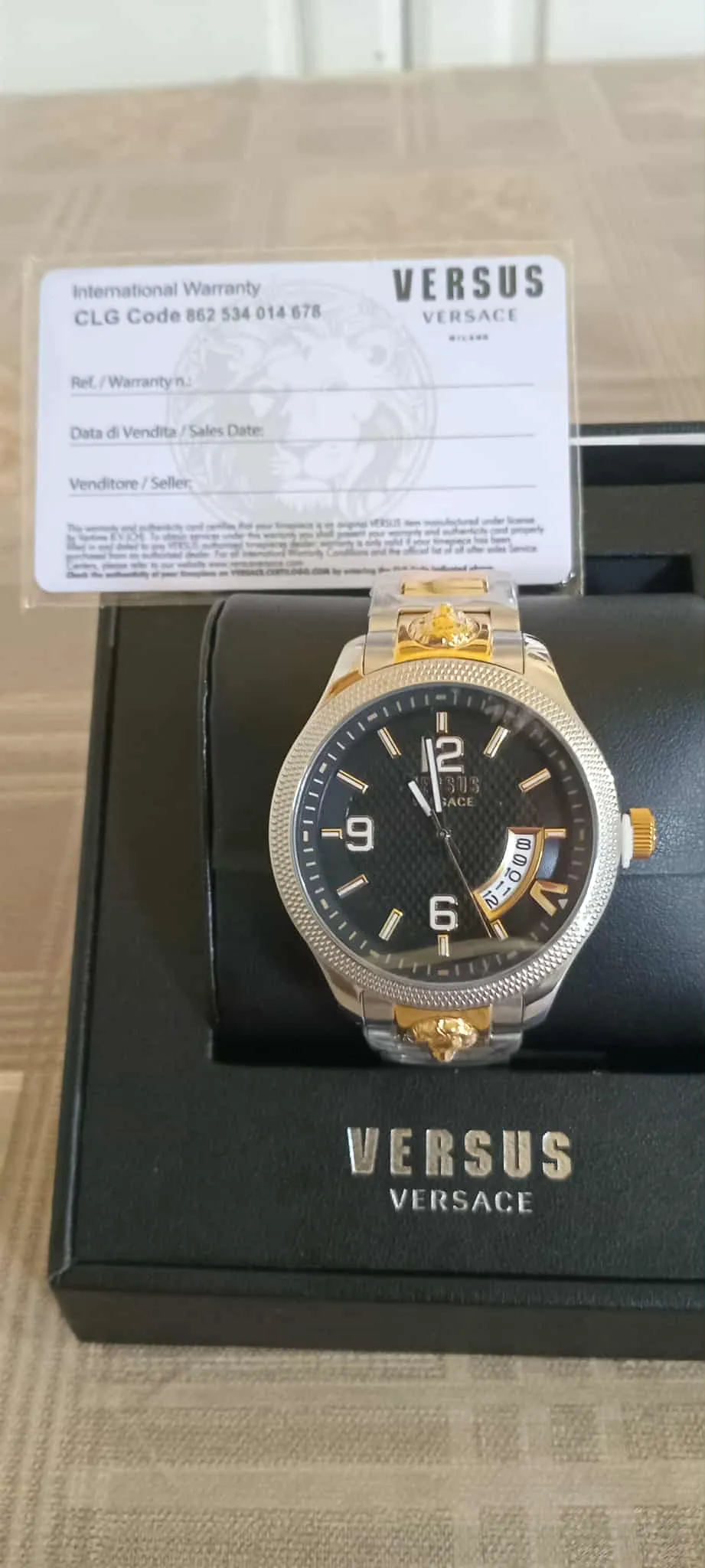 Montre homme versus Versace