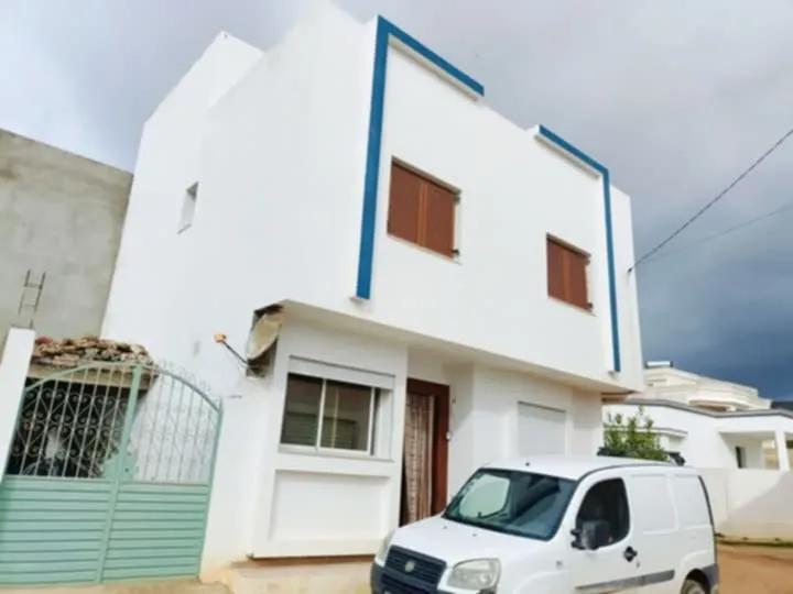 A vendre une maison de style américain s+3 au centre ville elhaouaria