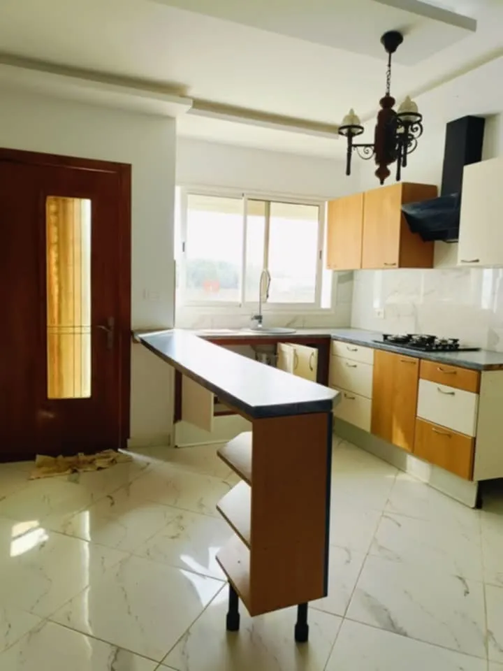 A vendre une maison de style américain s+3 au centre ville elhaouaria