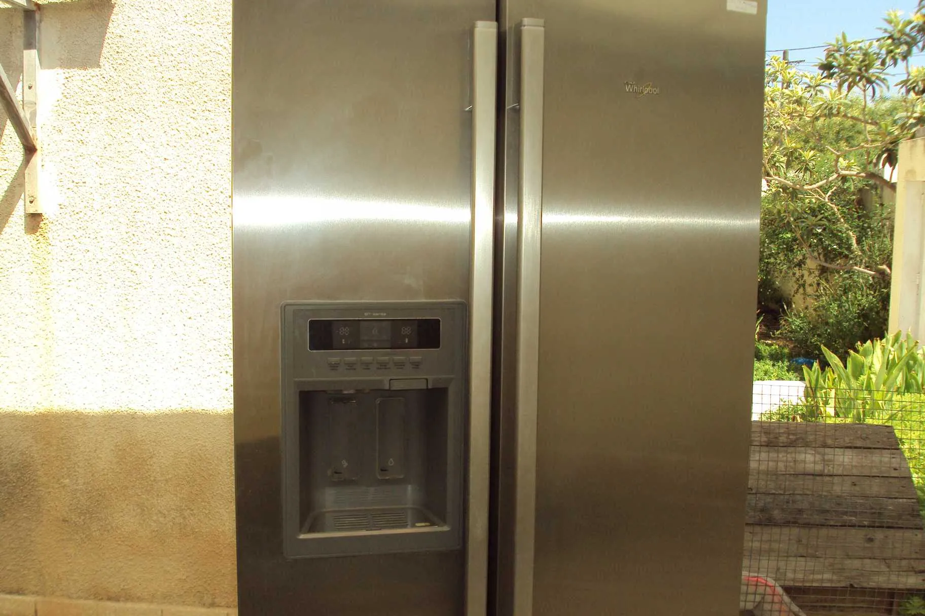 Bonne affaire pour bricoleur réfrigérateur Whirlpool 1ère main de 578 litres