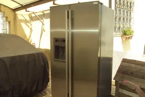 Bonne affaire pour bricoleur réfrigérateur Whirlpool  1ère main de 578 litres