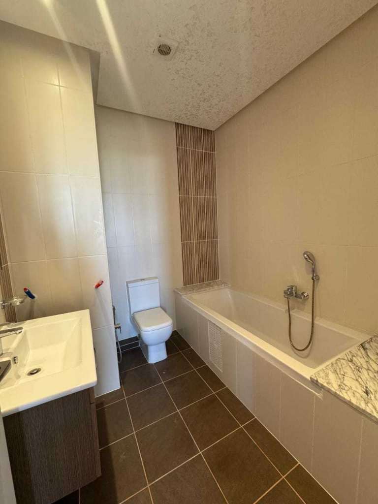 
عقار فاخر للبيع – تريبلاكس في شط مريم، سوسة
✨ موقع استثنائي على بعد 300 متر فقط من البحر 🌊