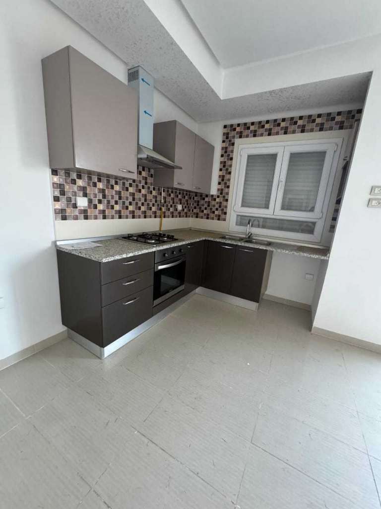 
عقار فاخر للبيع – تريبلاكس في شط مريم، سوسة
✨ موقع استثنائي على بعد 300 متر فقط من البحر 🌊