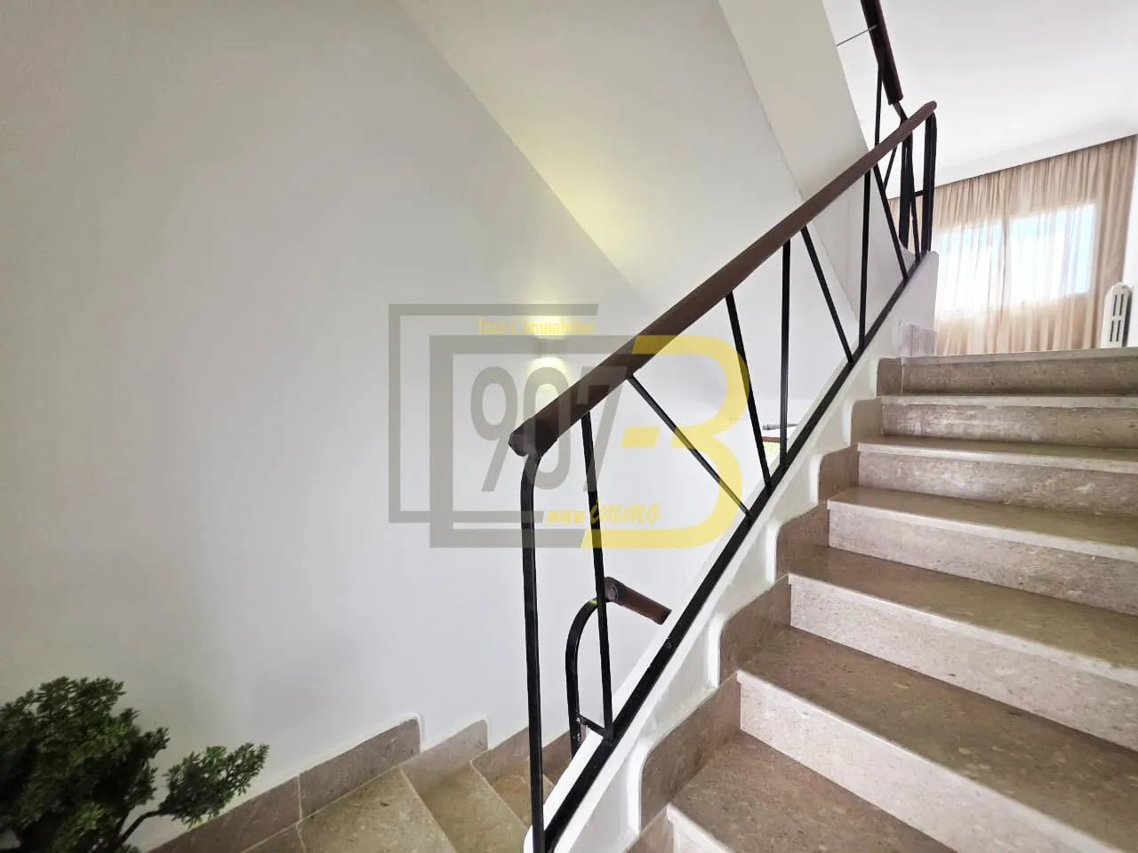  À Louer – Villa S+4 à Ennasr sur deux Niveaux 