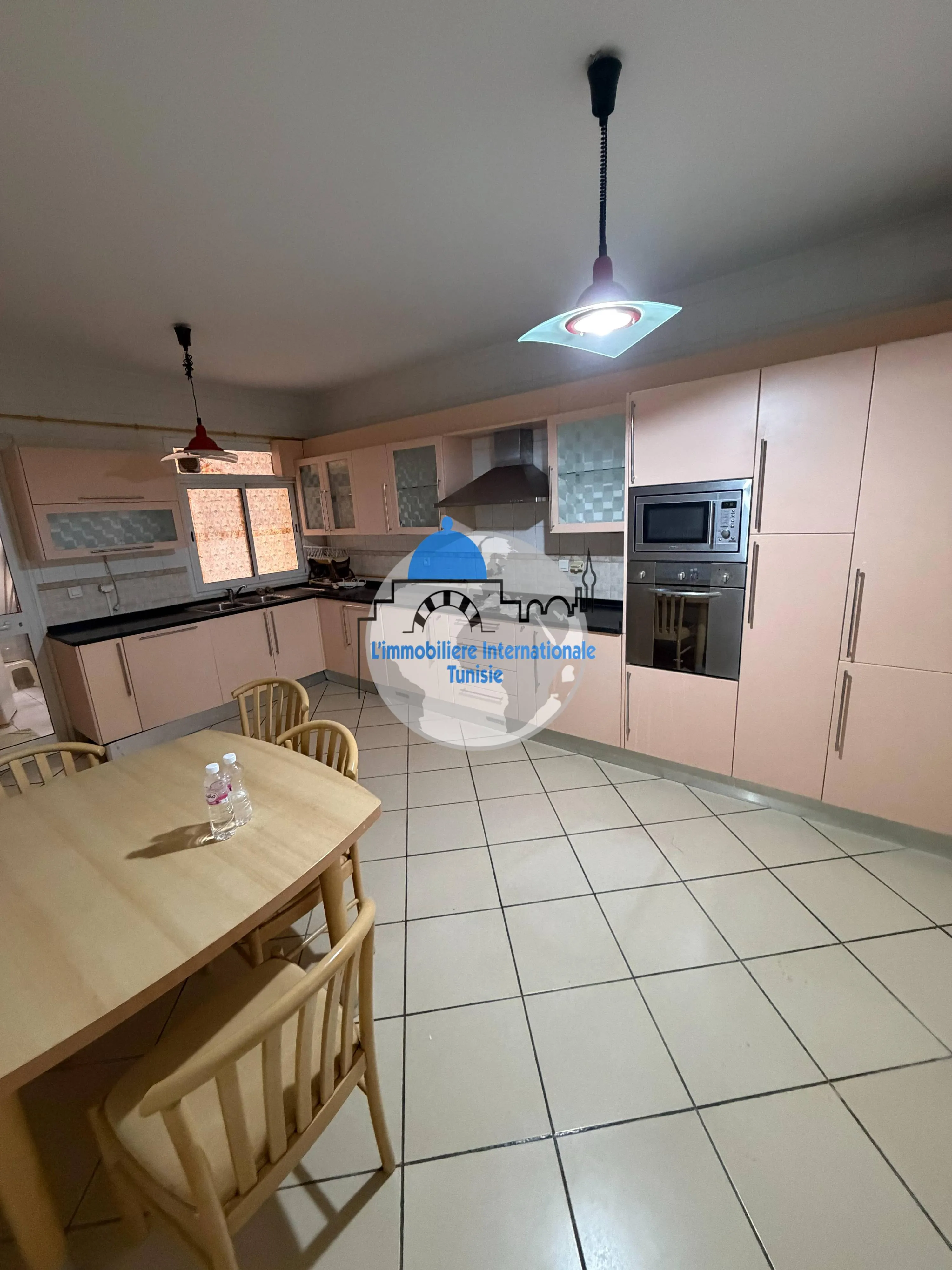 Appartement S+3 avec vue mer à louer - près de l'hôtel Riadh Palms  