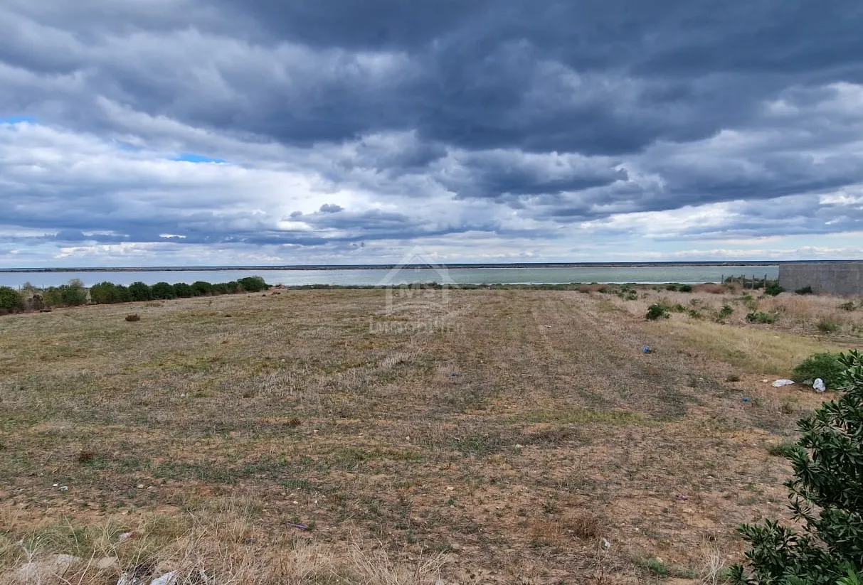 Terrain pieds dans l'eau de 1775 m² à Korba à vendre 51355351