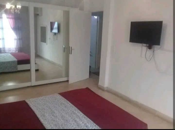 un appartement S+3 bien équipé situé à RUE DIMECHK PRES Belvédère