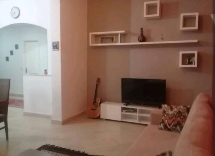 un appartement S+3 bien équipé situé à RUE DIMECHK PRES Belvédère