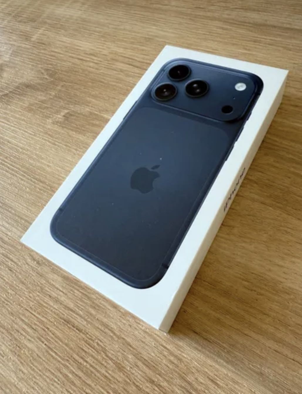 Avendre IPhone 17 Pro 256g cachté