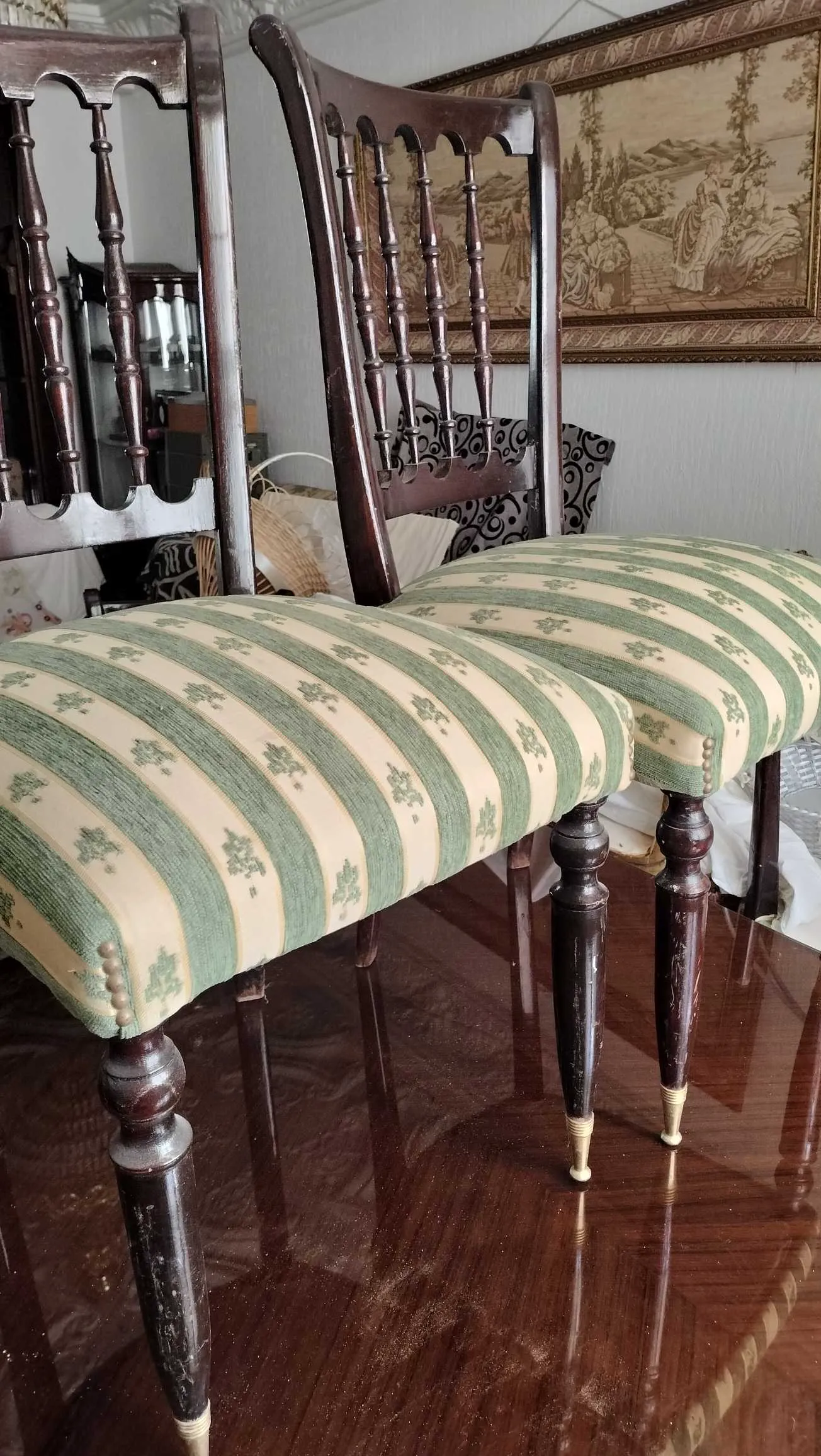 Magnifique salle à manger en bois – Table + 8 chaises – Style classique