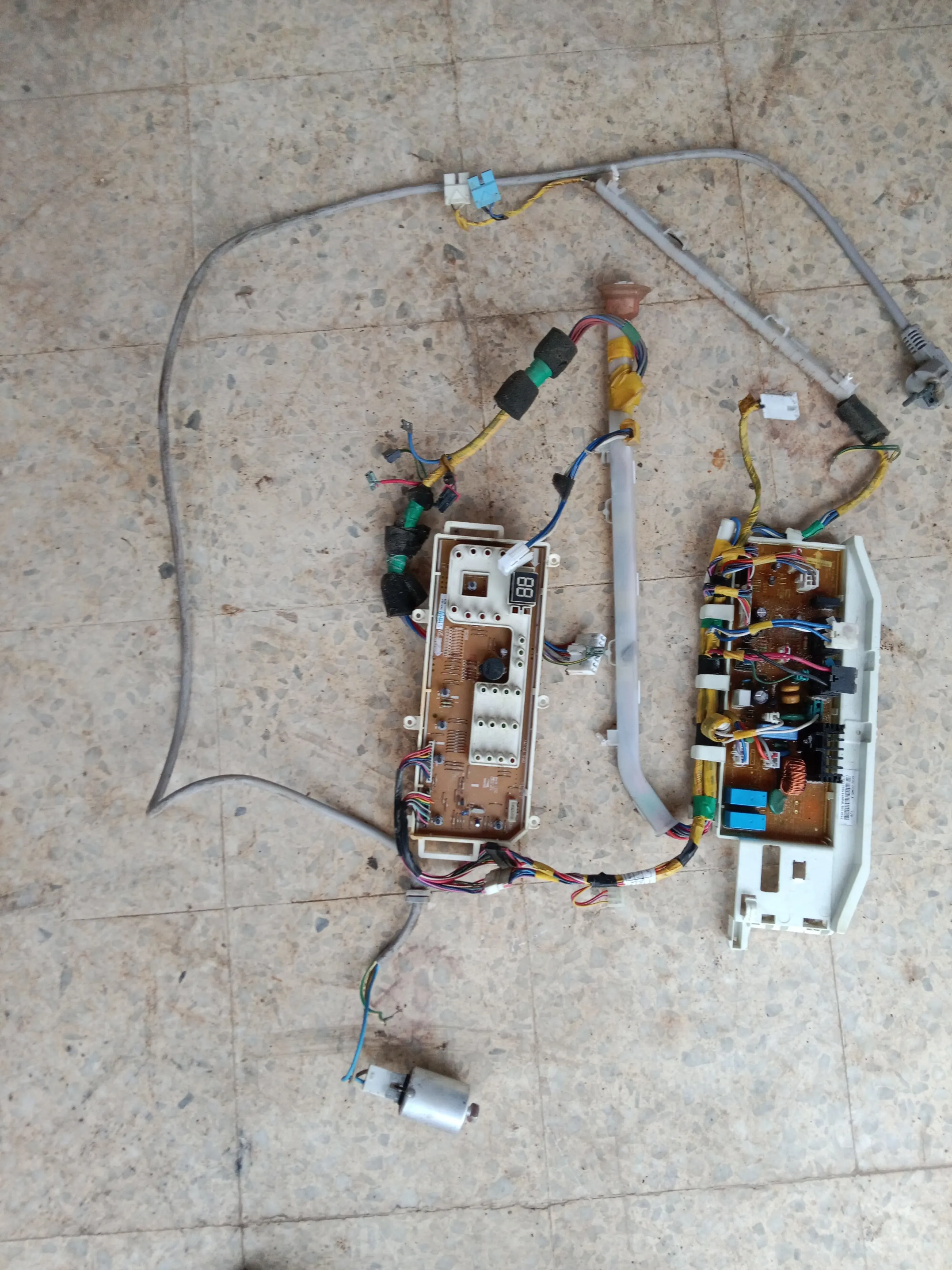 Carte électronique ; Moteur ; porte et accessoires machine à laver SAMSUNG DIAMOND 6 Kg 