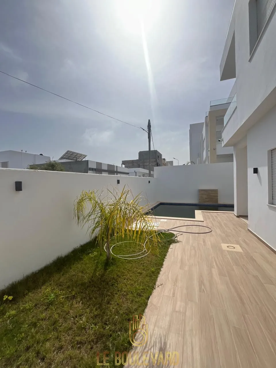 A Vendre Villa Triplex Haut Standing Avec Piscine à Hammamet Nord 