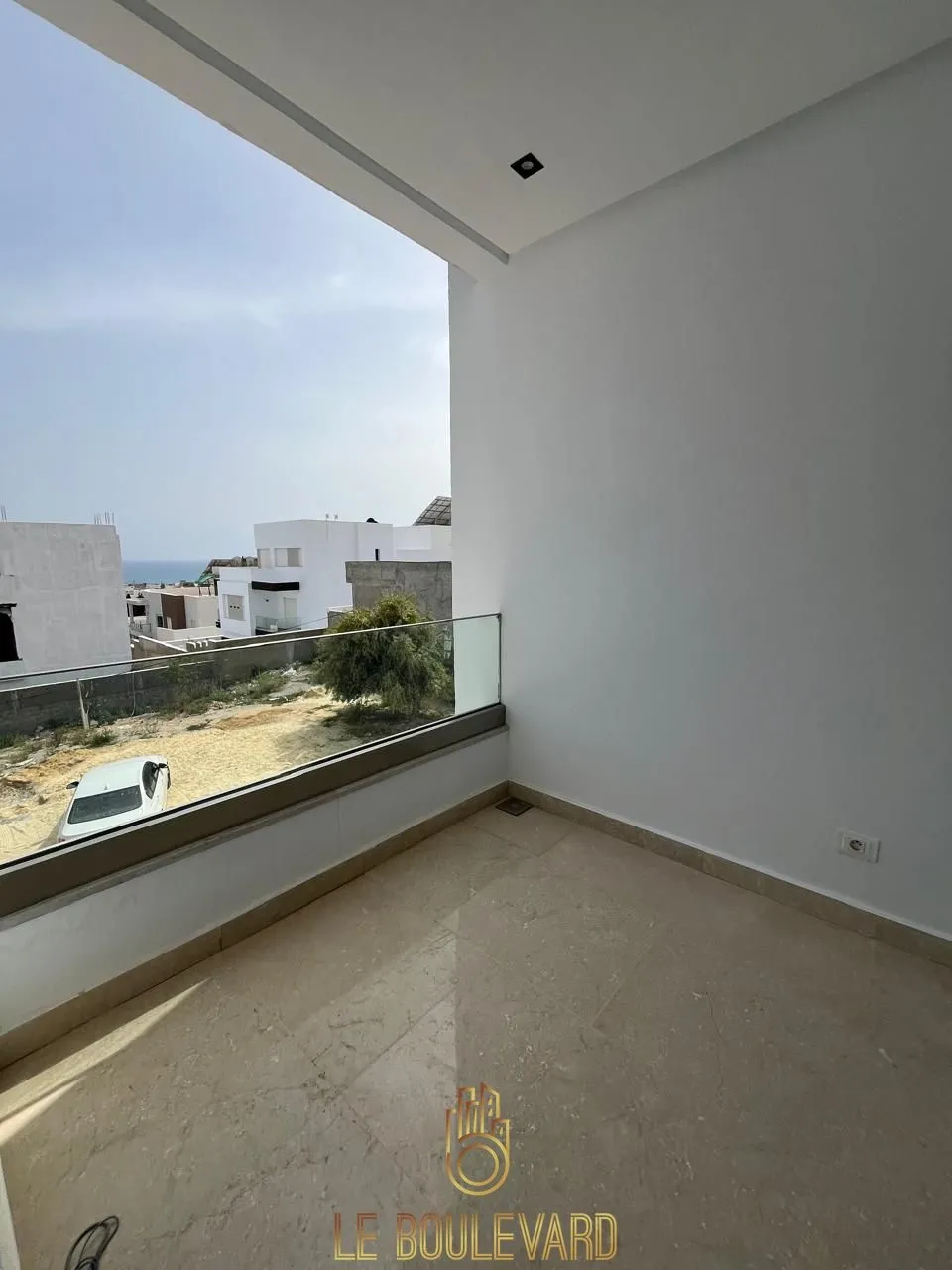 A Vendre Villa Triplex Haut Standing Avec Piscine à Hammamet Nord 