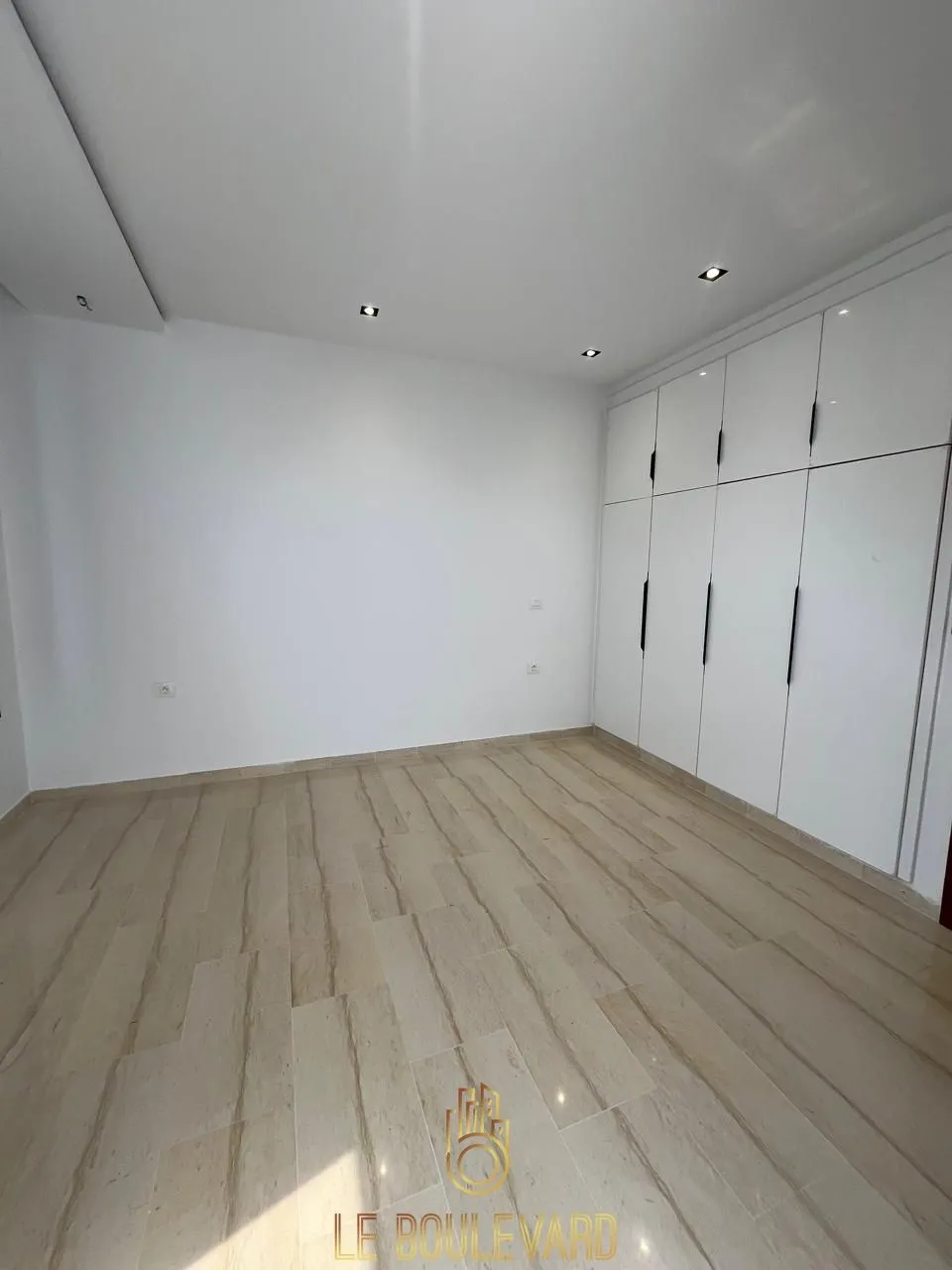 A Vendre Villa Triplex Haut Standing Avec Piscine à Hammamet Nord 