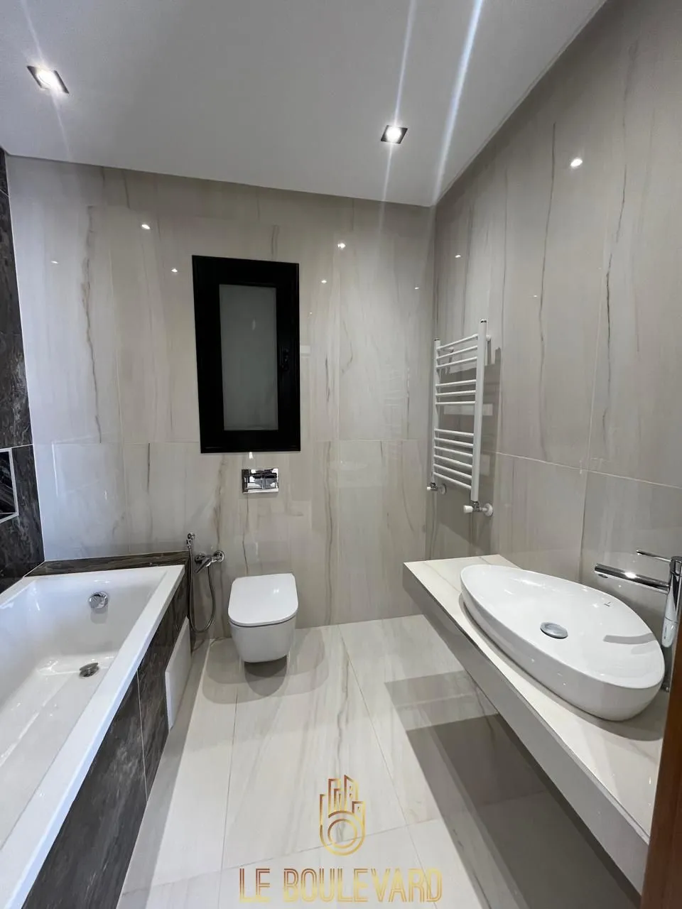 A Vendre Villa Triplex Haut Standing Avec Piscine à Hammamet Nord 