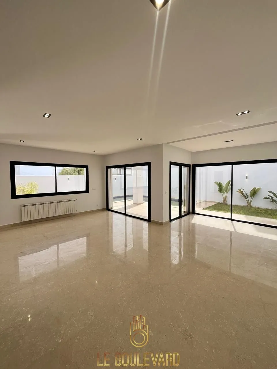 A Vendre Villa Triplex Haut Standing Avec Piscine à Hammamet Nord 