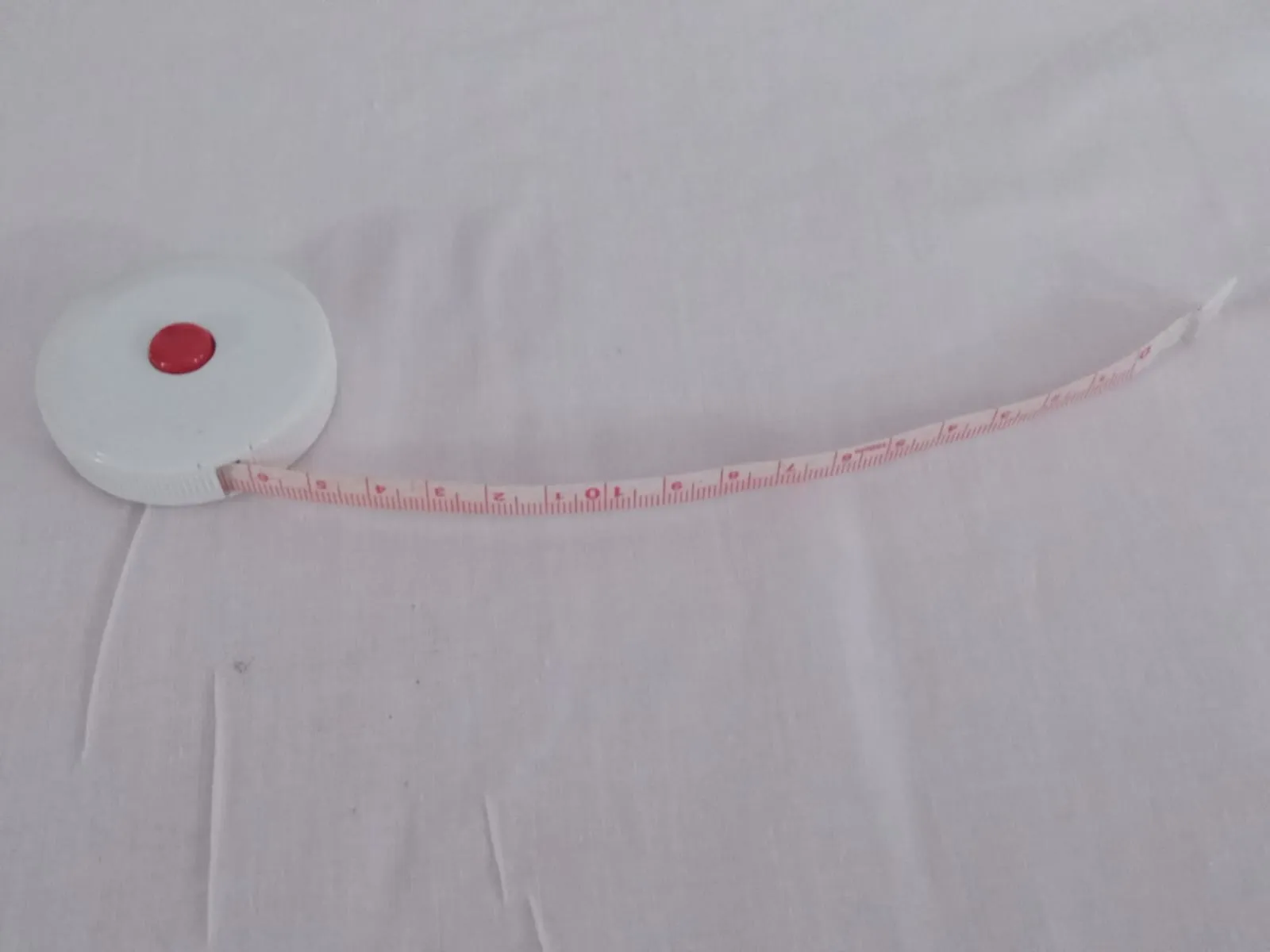 Je vends à MONASTIR un mètre ruban de poche importé depuis la France à 6 DT