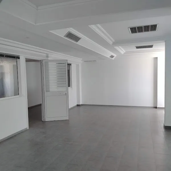 Super bureau 760 m² à Alain Savary
