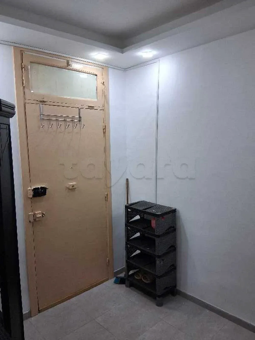 un appartement s+2 rénové richement meublé au rdc a louer a cité khadhra prés de mosquée rahma