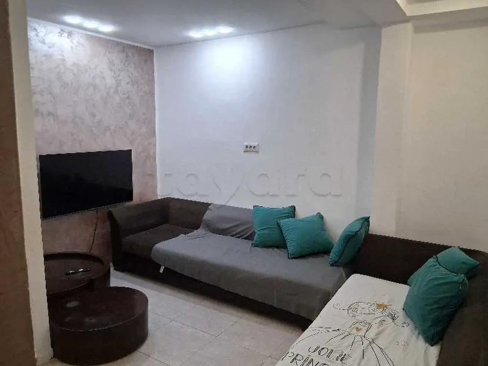 un appartement s+2 rénové richement meublé au rdc a louer a cité khadhra prés de mosquée rahma