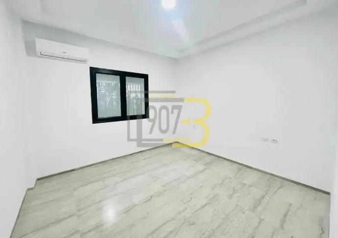 A louer un bel S+1 vide situé  à El Menzah 9C