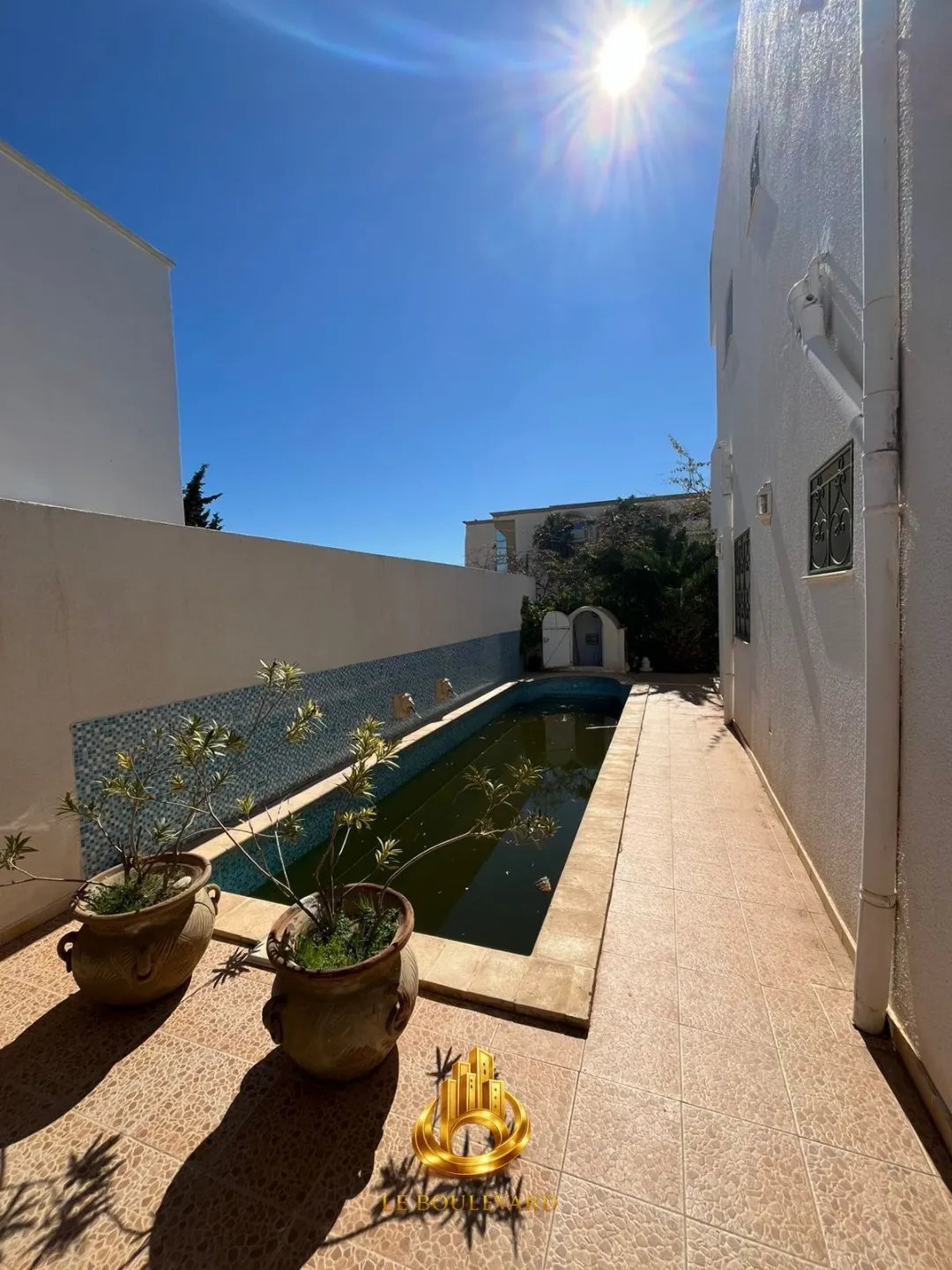 A vendre villa S+5 avec piscine à Yasmine Hammamet 
