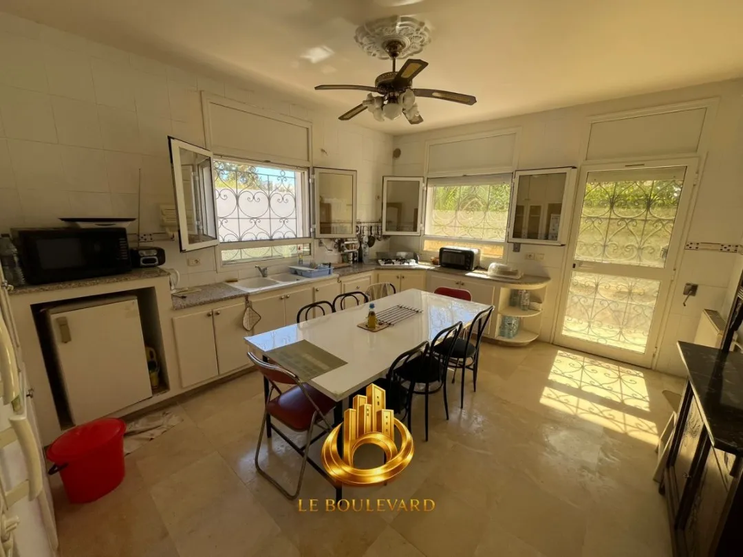 A vendre villa S+5 avec piscine à Yasmine Hammamet 