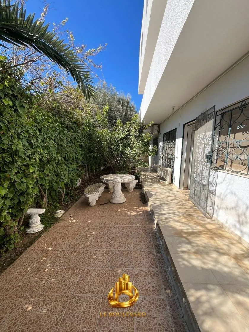 A vendre villa S+5 avec piscine à Yasmine Hammamet 