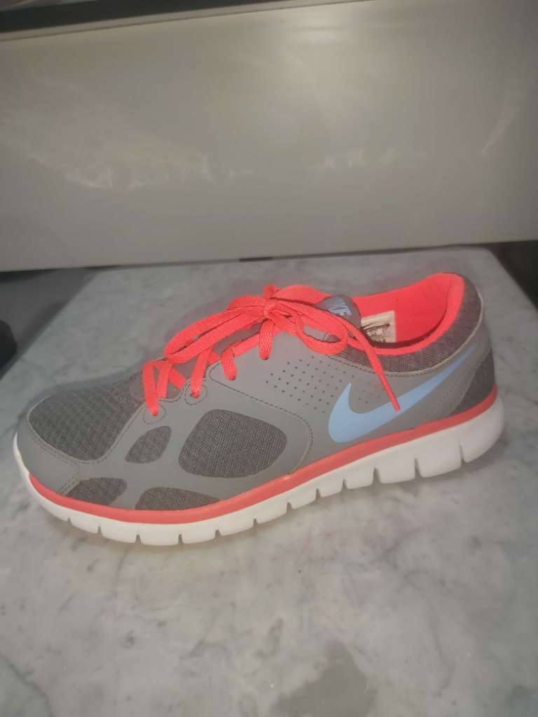 Chaussures de sport d'origine importés Nike taille 42 