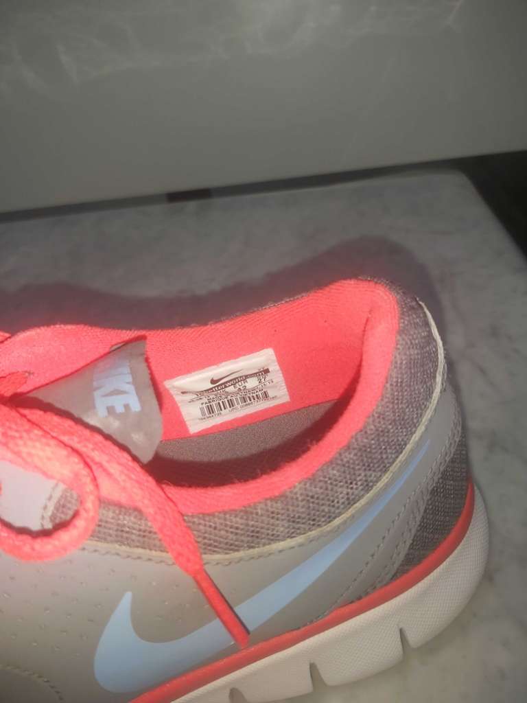 Chaussures de sport d'origine importés Nike taille 42 